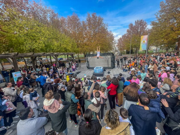 Gran afluencia de familias en las divertidas actividades celebradas con motivo del Día Mundial de la Infancia