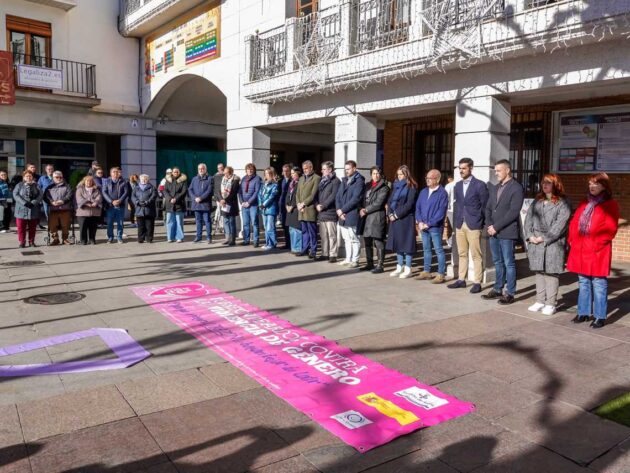 Minuto de silencio en Torrejón por las 47 mujeres asesinadas por violencia de género en 2024